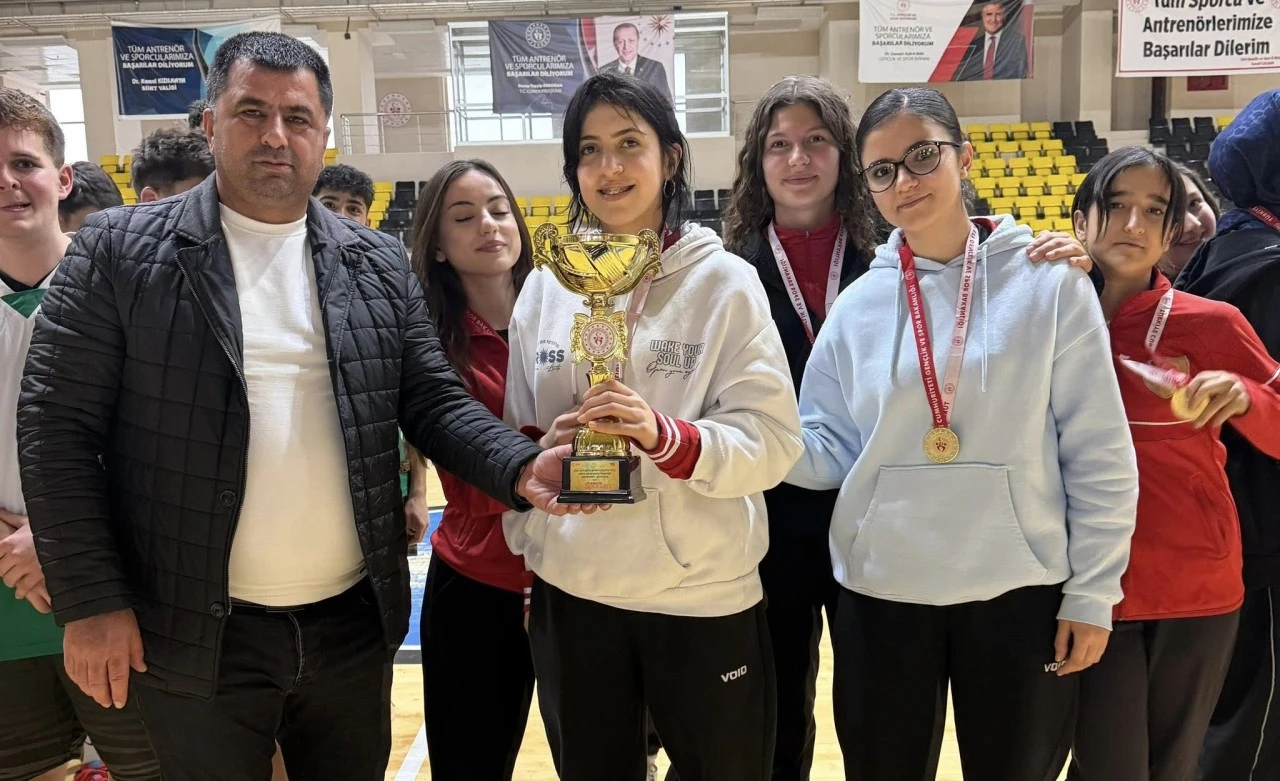 Siirt&rsquo;te Gen&ccedil;ler Basketbol M&uuml;sabakaları Tamamlandı