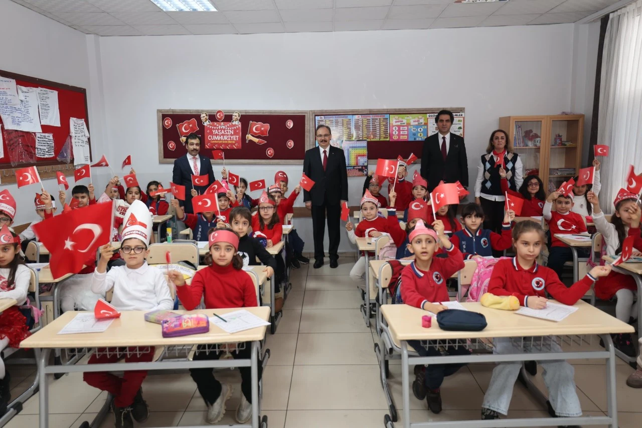 Siirt&rsquo;te İkinci D&ouml;nem Bayrak Sevgisi Temasıyla Başladı