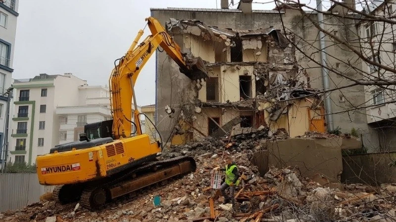 Siirt&rsquo;te Ka&ccedil;ak Yapıların Yıkımı İ&ccedil;in Yapılacak İhale İptal Edildi