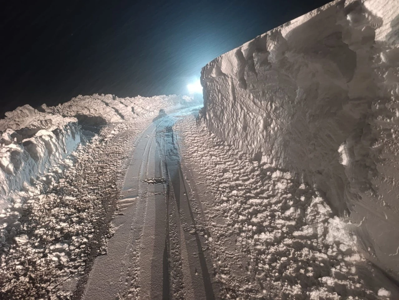 Siirt'te kar nedeniyle 120 yerleşim yerine ulaşım sağlanamıyor
