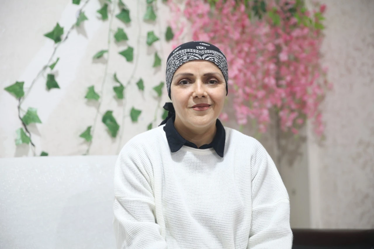Siirt'te Kardeşinin y&ouml;nlendirmesiyle kanser olduğunu &ouml;ğrenen kadın, hastalığı da onun desteğiyle yendi