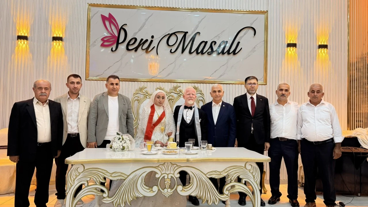 Siirt&rsquo;te Kaya ve Akg&uuml;l ailelerinin mutlu g&uuml;n&uuml;