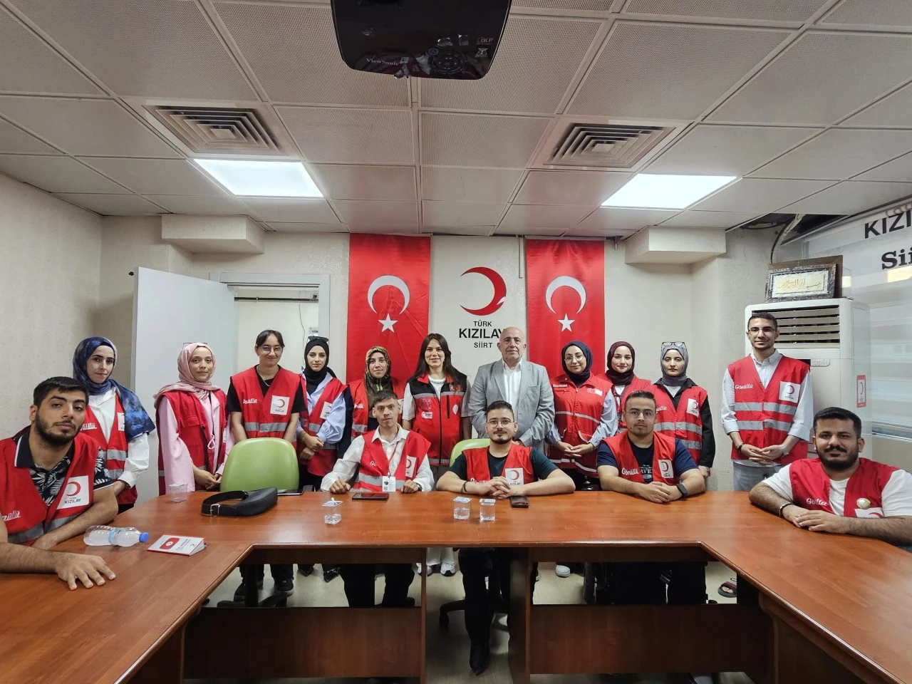 Siirt&rsquo;te Kızılay G&ouml;n&uuml;ll&uuml;lerine Bağımlılıkla M&uuml;cadele Eğitimi
