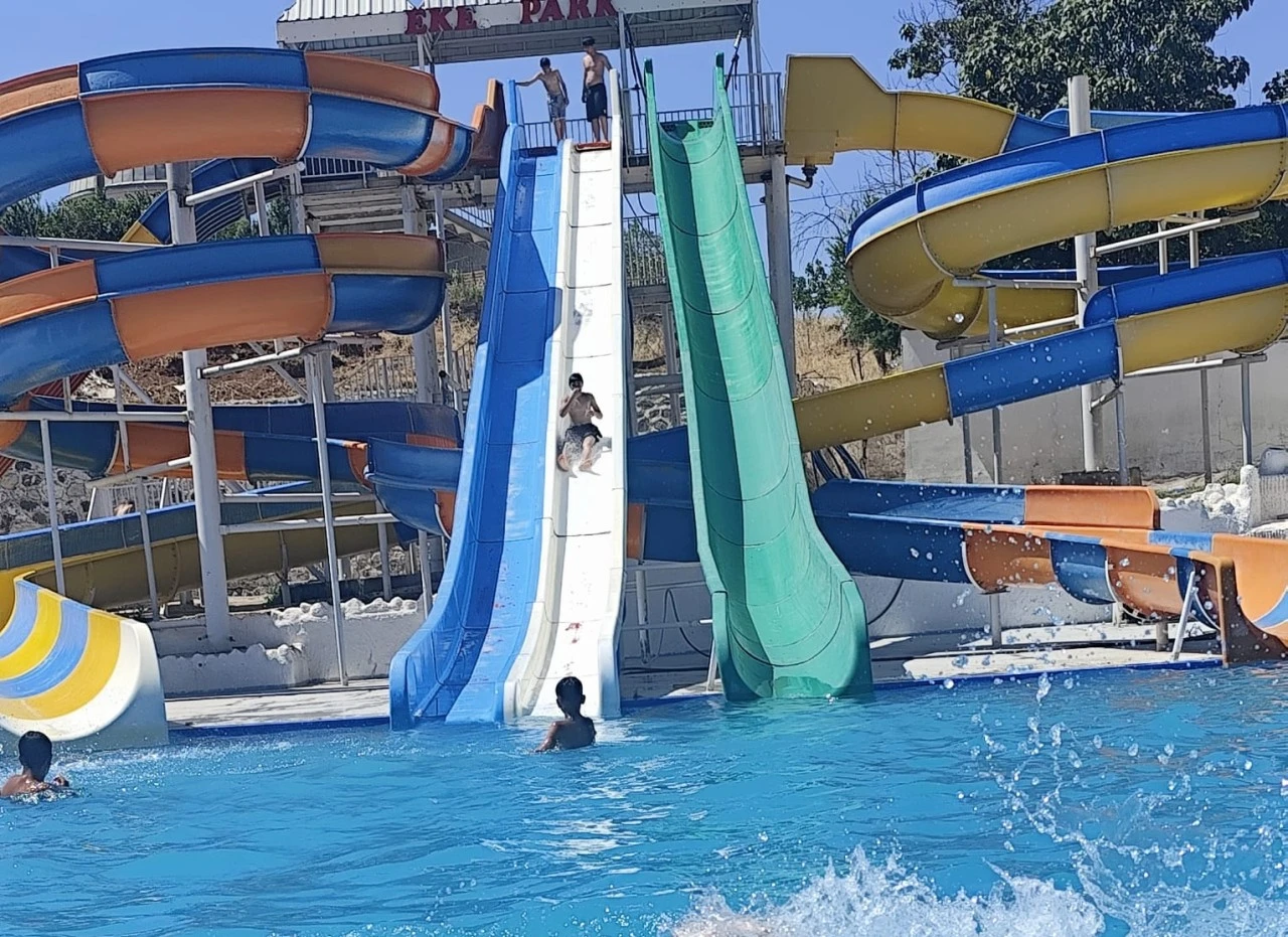 Siirt'te koruma altındaki &ccedil;ocuklara yaz s&uuml;rprizi! Havuz etkinliğiyle doyasıya eğlendiler