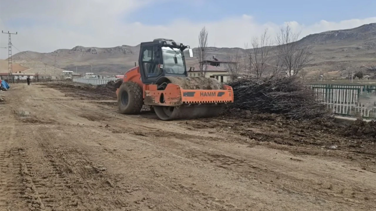 Siirt'te Stabilize Yol &Ccedil;alışmaları Devam Ediyor