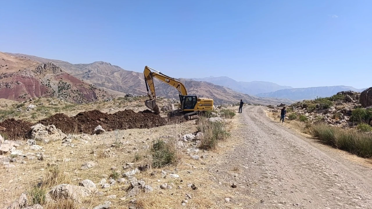 Siirt&rsquo;te K&ouml;ye Su Ulaştırmak İ&ccedil;in 18 Kilometrelik Hat Yapılıyor