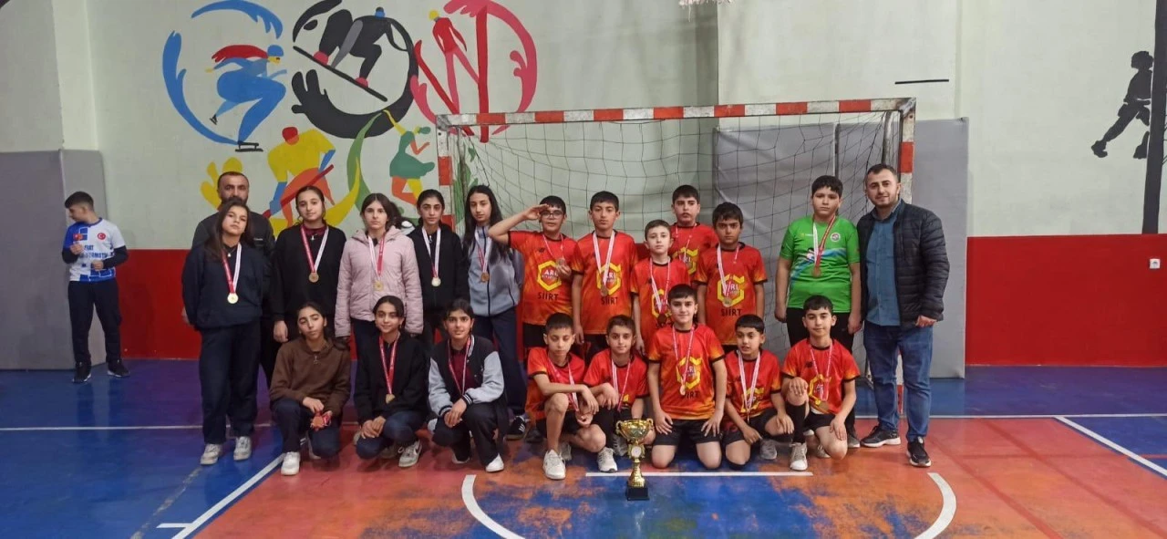 Siirt&rsquo;te K&uuml;&ccedil;&uuml;kler Hentbol Şampiyonları Belli Oldu