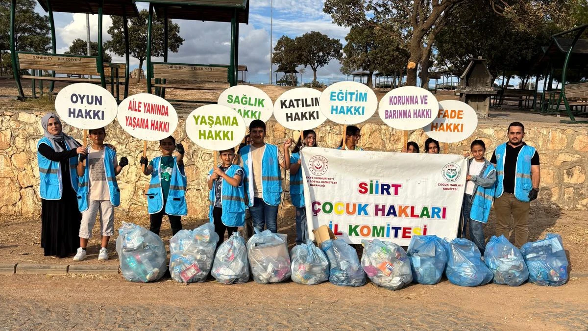Siirt'te &ouml;ğrenciler &ccedil;evre temizliği yaptı