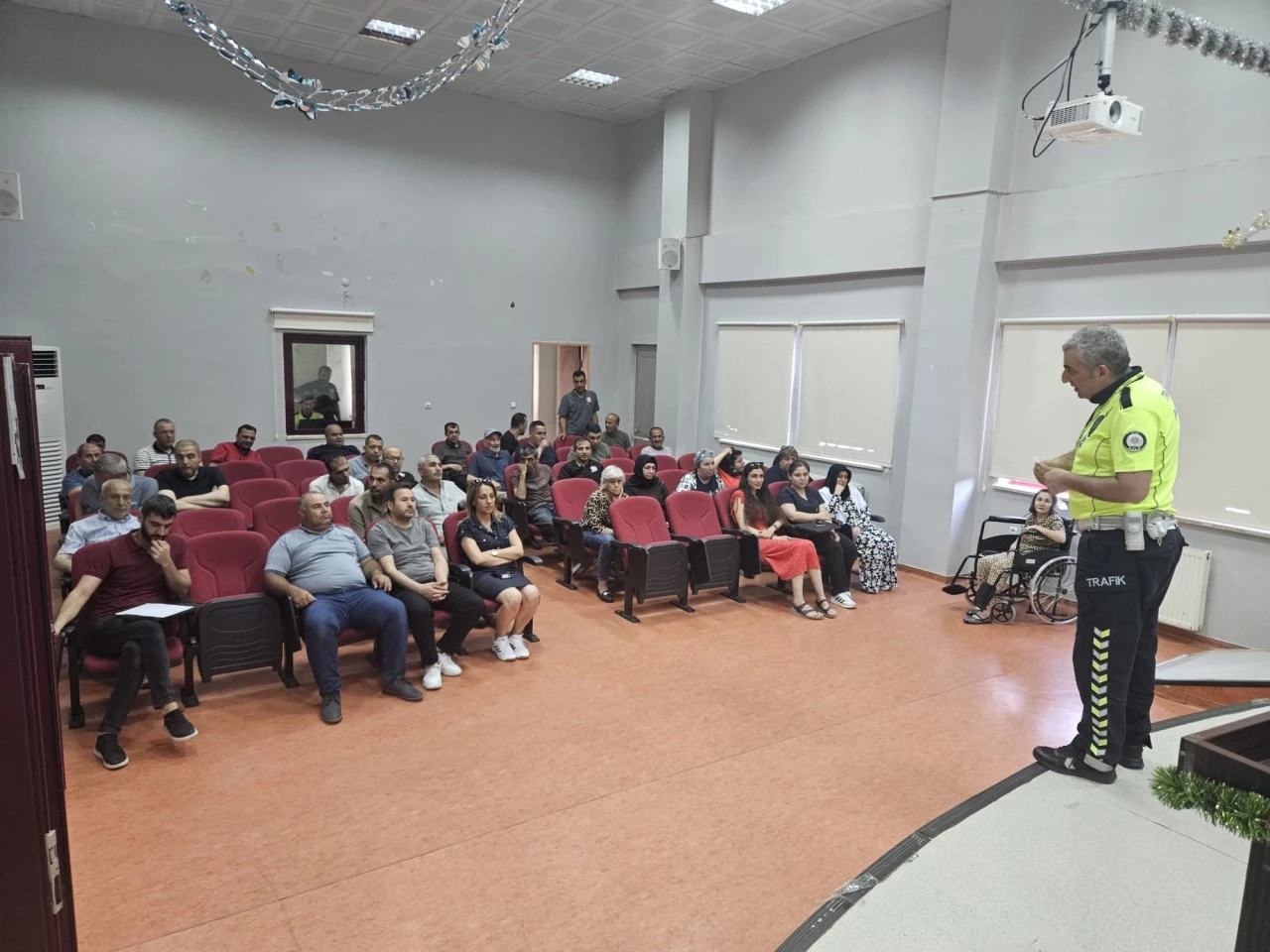 Siirt'te &Ouml;zel Bireylere Trafik Eğitimi Verildi: G&uuml;venli Ulaşım Bilinci Anlatıldı