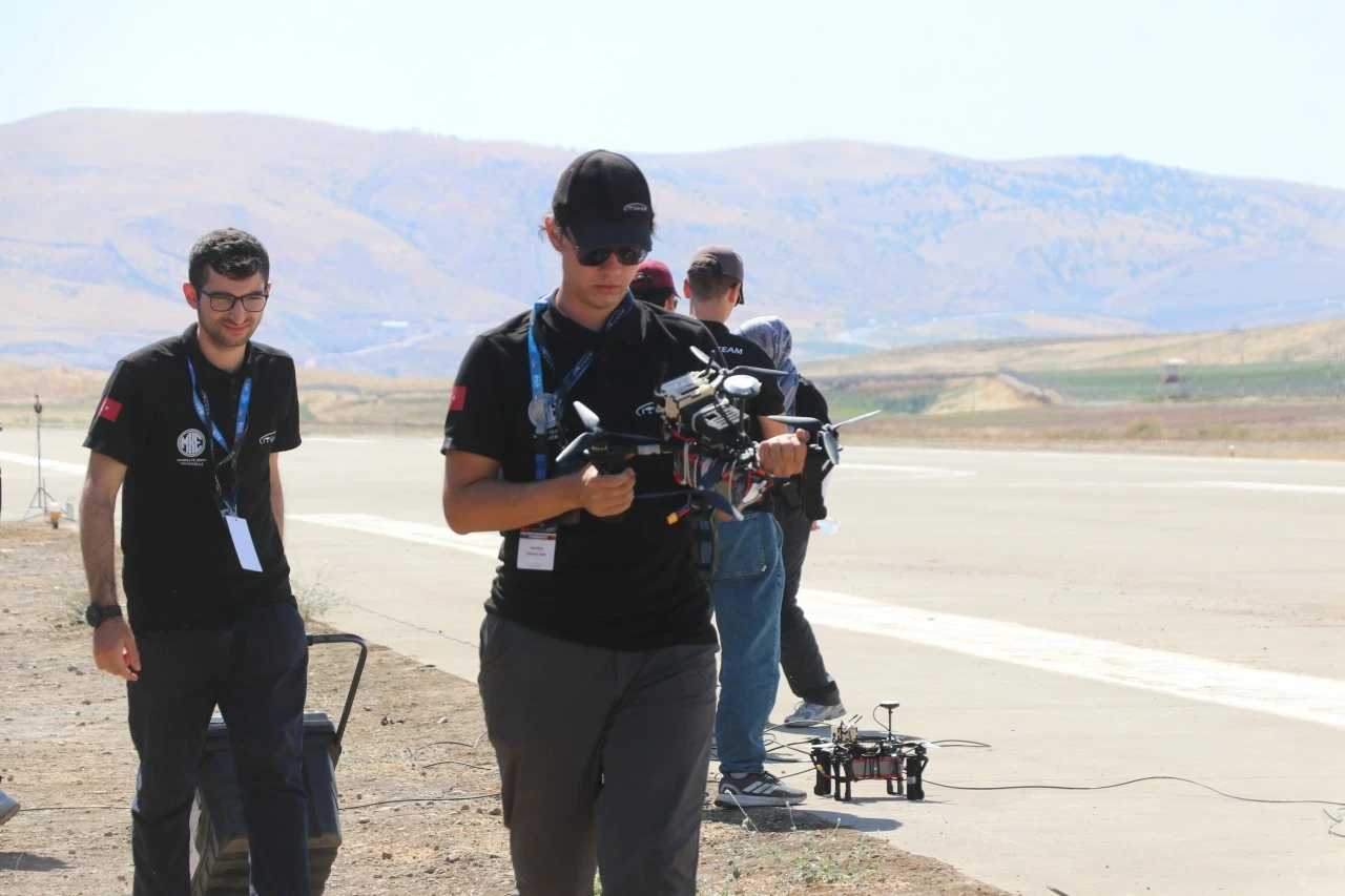 Siirt'te "TEKNOFEST Savaşan İHA Yarışması"nın ilk kategorisi tamamlandı