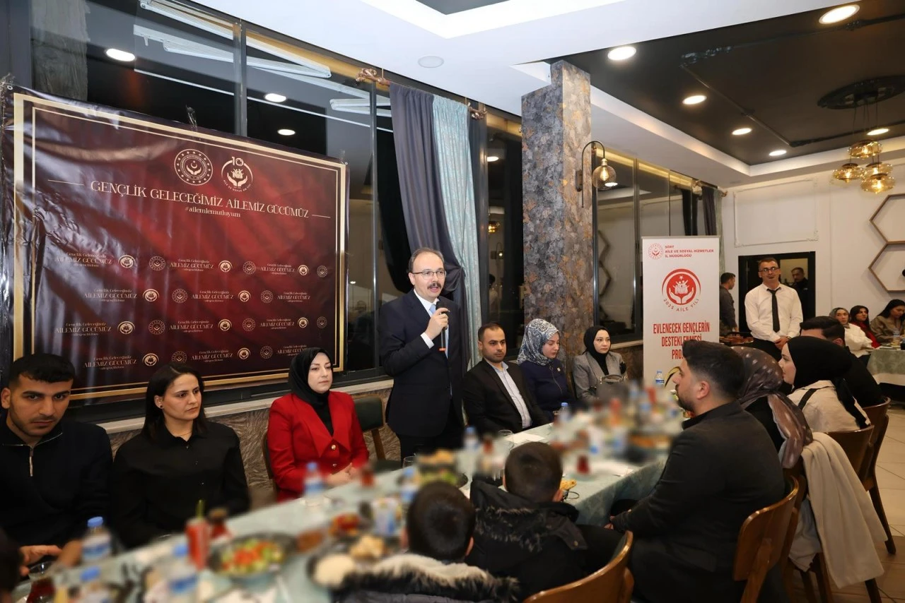 Siirt&rsquo;te Ramazan Sofrasında Anlamlı Buluşma: Vali Kızılkaya Gen&ccedil; &Ccedil;iftlerle Bir Arada