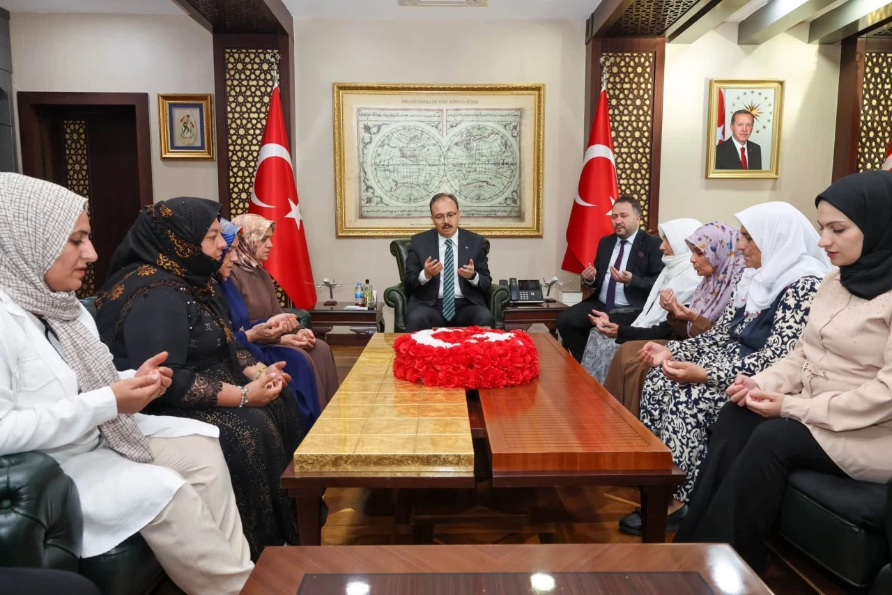 Siirt&rsquo;te şehit anneleri ve eşleri Vali Kızılkaya ile bir araya geldi