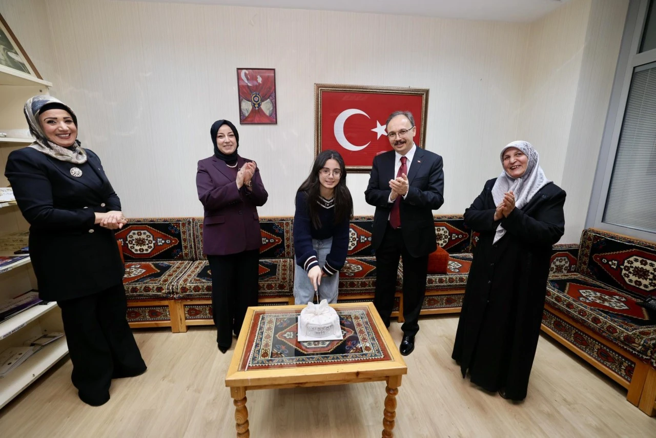 Siirt&rsquo;te Şehit Kızı İrem&rsquo;e Doğum G&uuml;n&uuml; S&uuml;rprizi