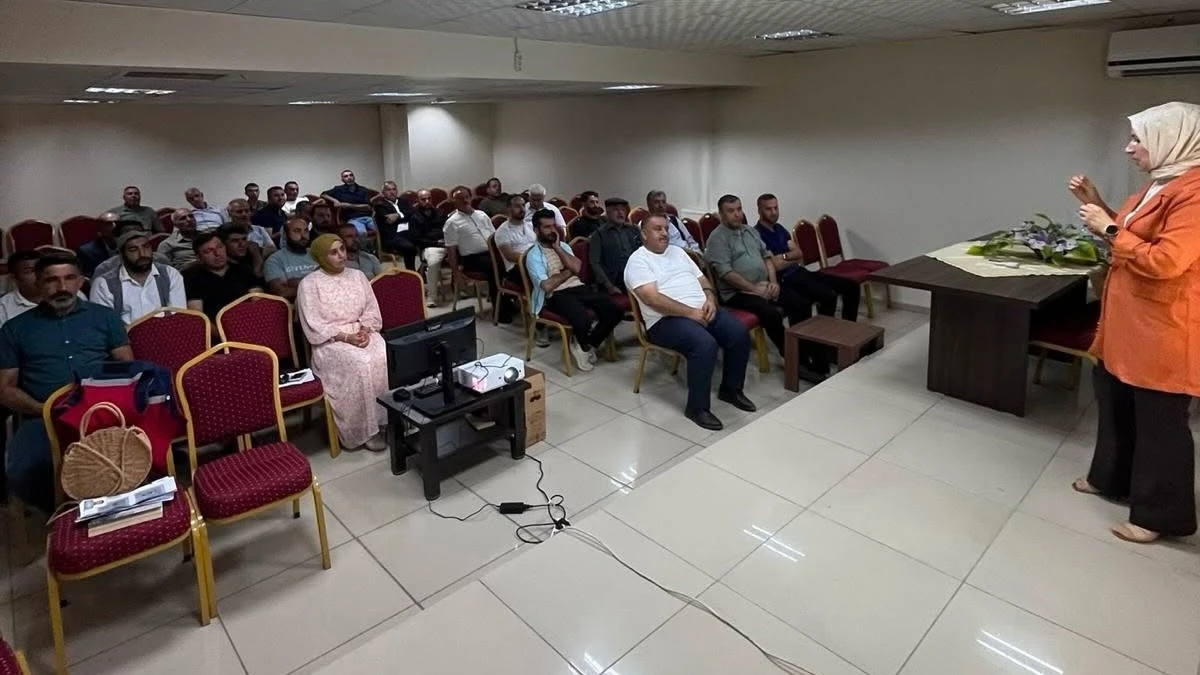 Siirt'te &Uuml;reticilere Bitki Koruma &Uuml;r&uuml;nleri ve B-Re&ccedil;ete Sistemi Eğitimi