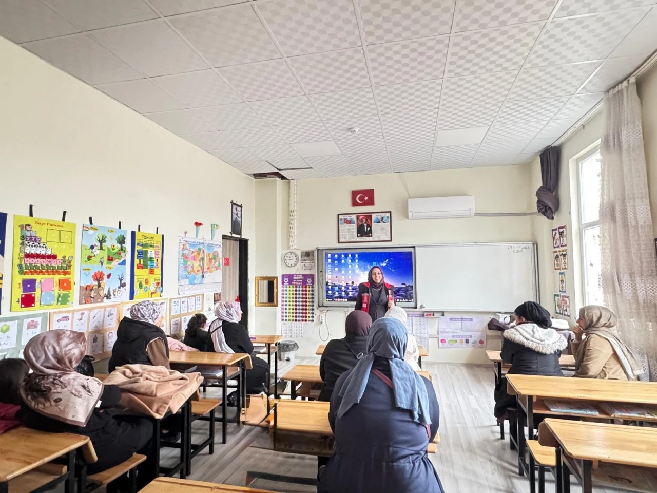 Siirt'te Velilere &Ccedil;ocuk İhmali ve İstismarıyla M&uuml;cadele Eğitimi Verildi