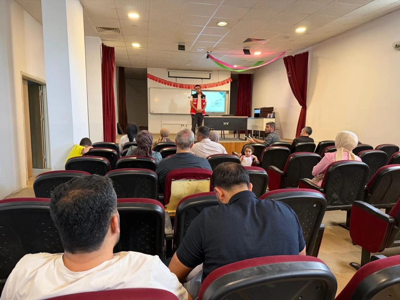 Siirt&rsquo;te Velilere &Ccedil;ocukların Okula Uyumunda Ailenin Rol&uuml; Anlatıldı