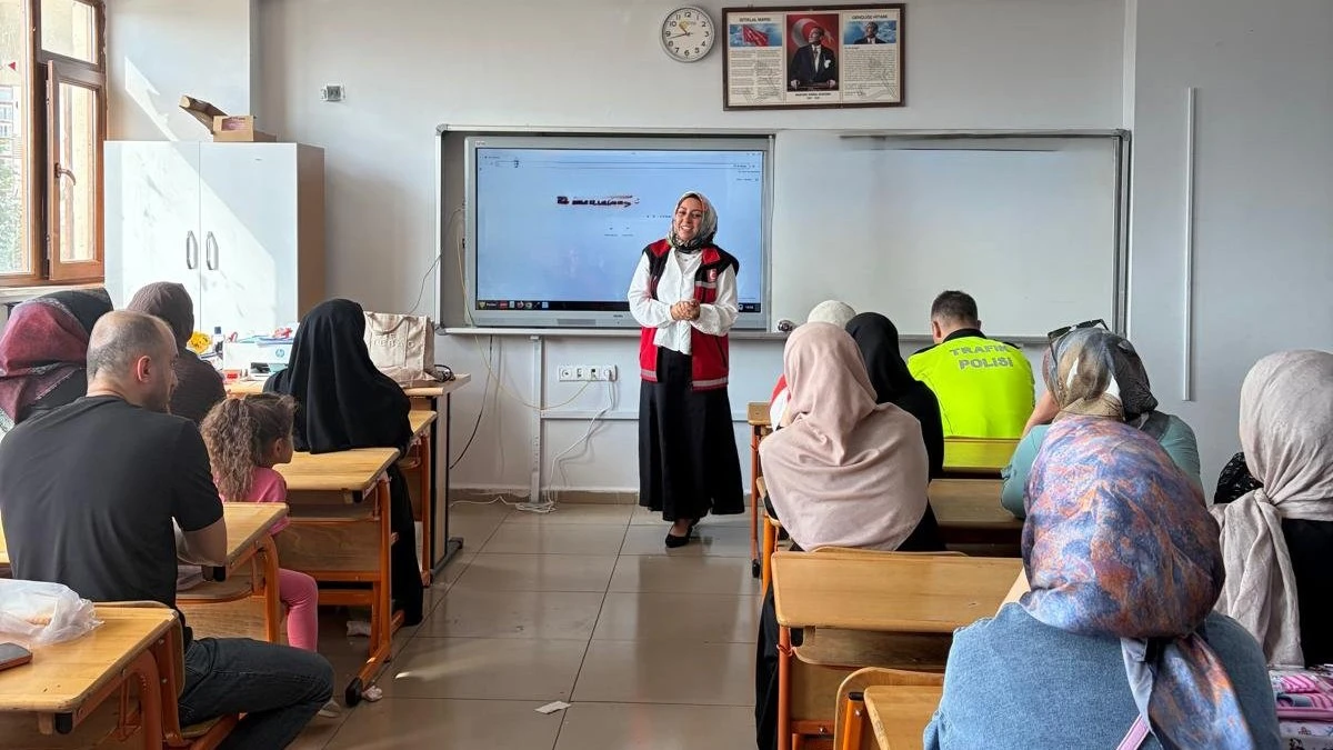 Siirt&rsquo;te Velilere &ldquo;Okula Uyum&rdquo; Eğitimi Verildi