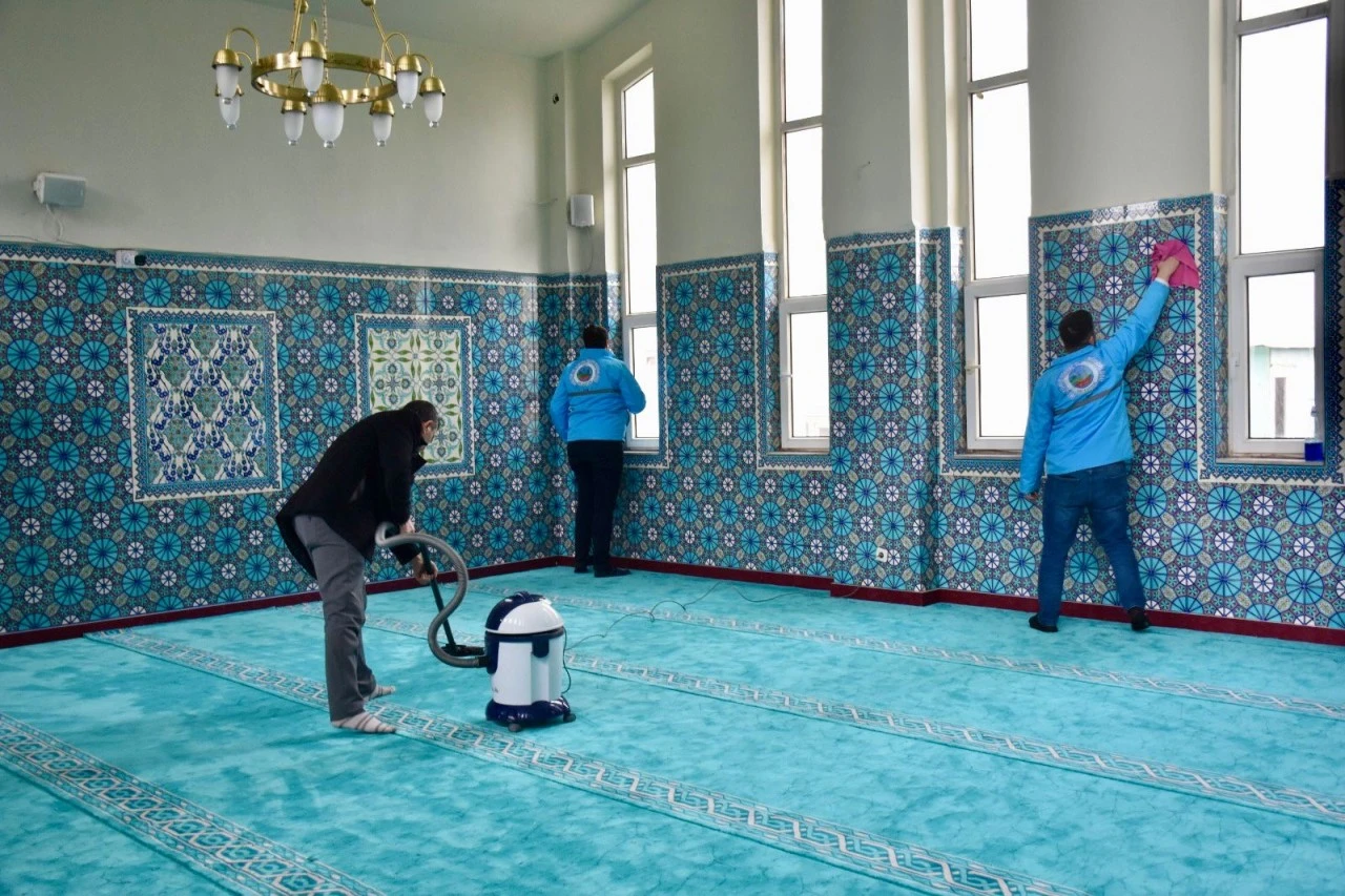 Siirt'te yangında zarar g&ouml;ren cami Ramazan&rsquo;a hazır hale getirildi