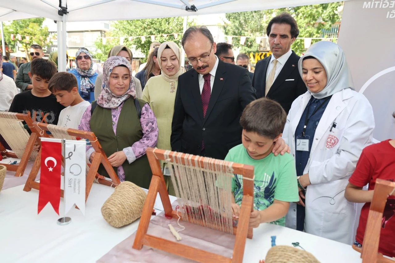 Siirt&rsquo;te yıl sonu sergisi yoğun ilgi g&ouml;rd&uuml;