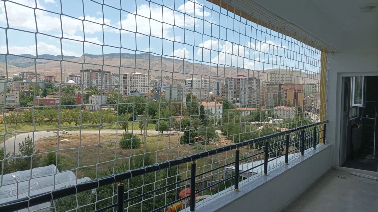 Siirt&rsquo;te Y&uuml;ksek Katlarda Yaşayan Aileler Yaz Aylarında G&uuml;venlik &Ouml;nlemlerini Artırdı