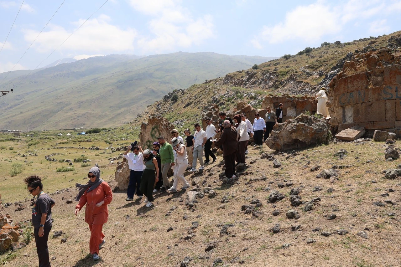 Siirt &Uuml;niversitesi Akademisyenleri Ağrı Dağı Eteklerine &Ccedil;ıktı
