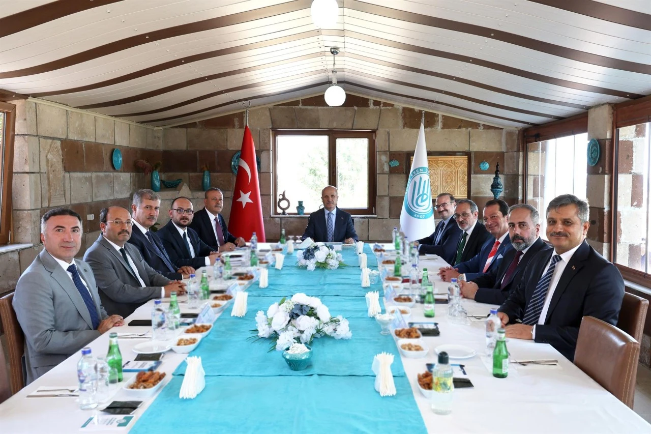 Siirt &Uuml;niversitesi Rekt&ouml;r&uuml; Şındak, Ahlat&rsquo;ta b&ouml;lge &uuml;niversiteleri toplantısına katıldı