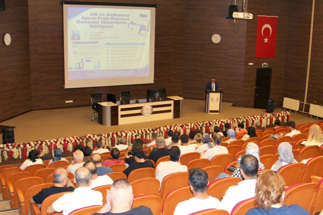 Siirt &Uuml;niversitesinde AB ve Kalkınma Ajansı Proje Hazırlama At&ouml;lyesi D&uuml;zenlendi