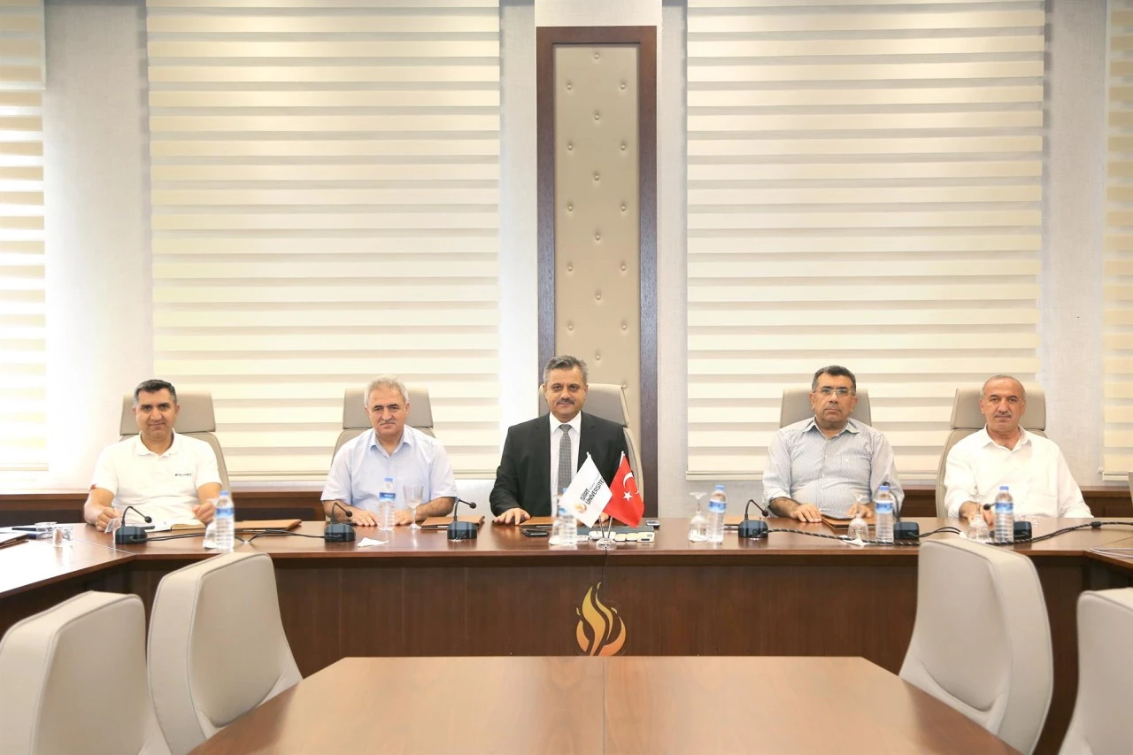 Siirt &Uuml;niversitesinde Yapay Zeka Kullanımı İ&ccedil;in &Ccedil;alışmalar Ele Alındı