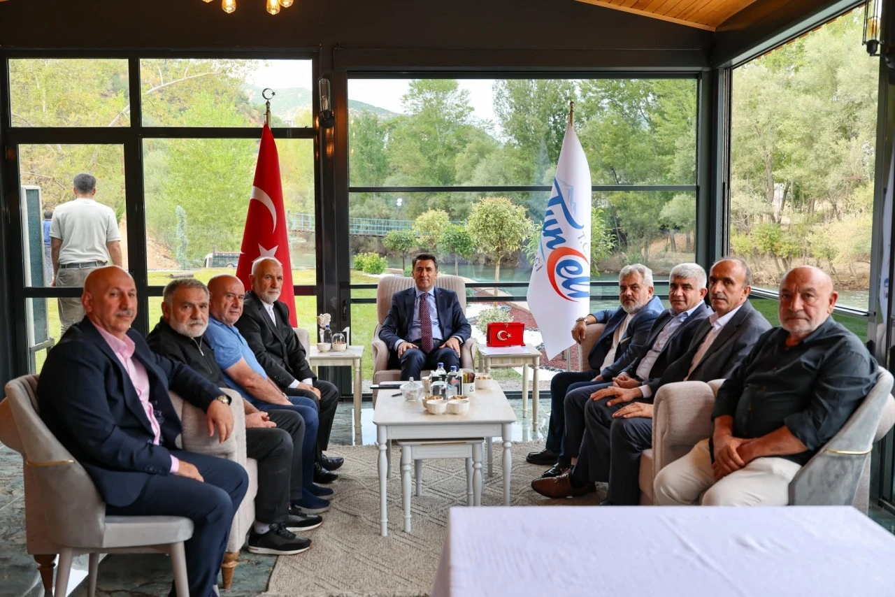 Siirt Vakfı y&ouml;neticilerinden Tunceli Valisi Ayg&ouml;l'e ziyaret