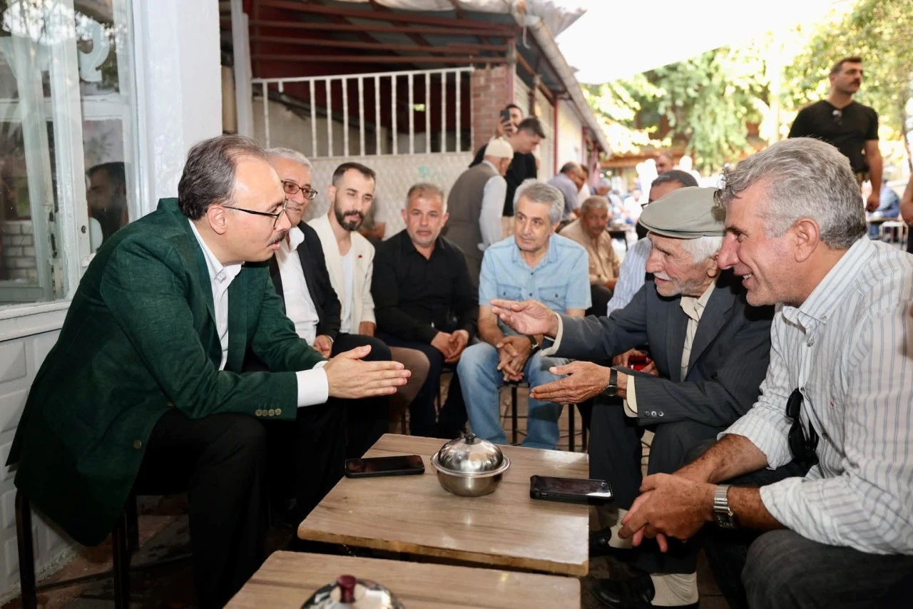 Siirt Valisi Kızılkaya, Cumhuriyet Caddesi&rsquo;nde esnaf ve vatandaşlarla buluştu