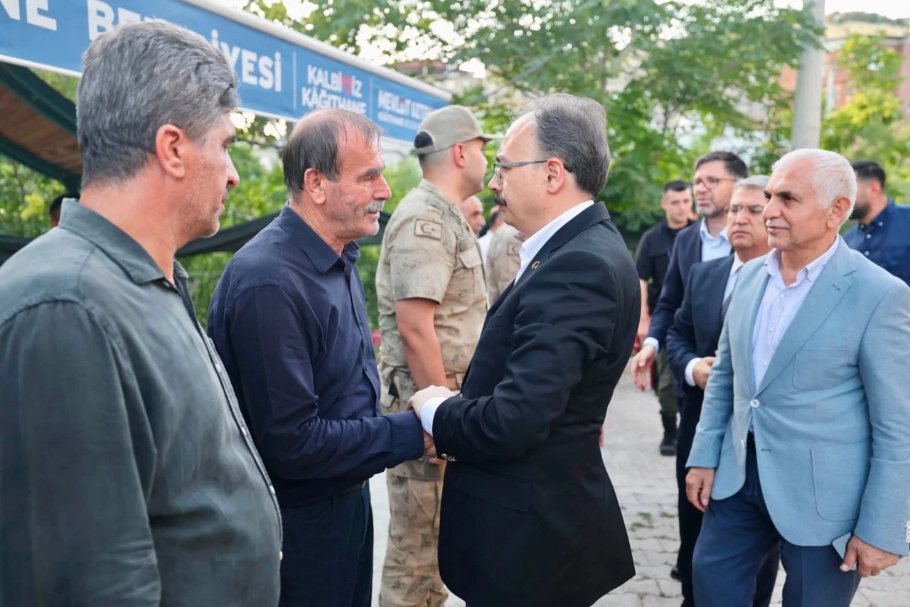 Siirt Valisi Kızılkaya'dan Şehit ve Gaziler Derneği Başkanı Sarıyer'in Ailesine Taziye Ziyareti