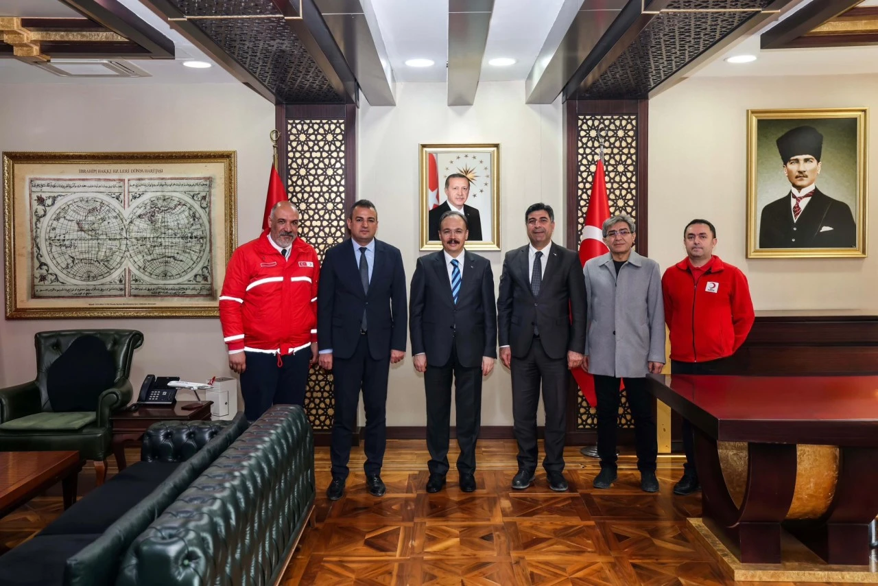 Siirt Valisi Kızılkaya, Kızılay heyetiyle bir araya geldi