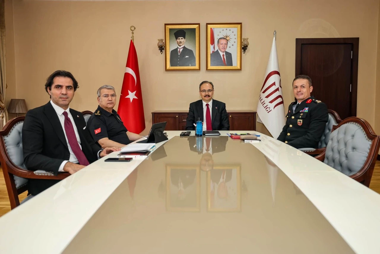Siirt Valisi Kızılkaya, T&uuml;rkiye&rsquo;nin okul g&uuml;venliği toplantısına katıldı