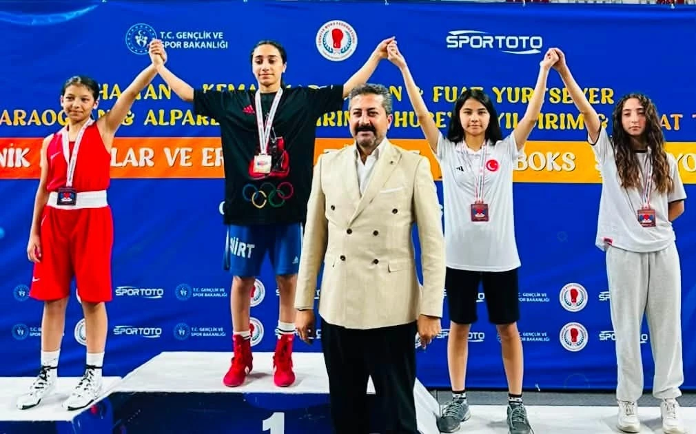 Siirtli Boks&ouml;rler T&uuml;rkiye Şampiyonası&rsquo;nda K&uuml;rs&uuml;ye &Ccedil;ıktı