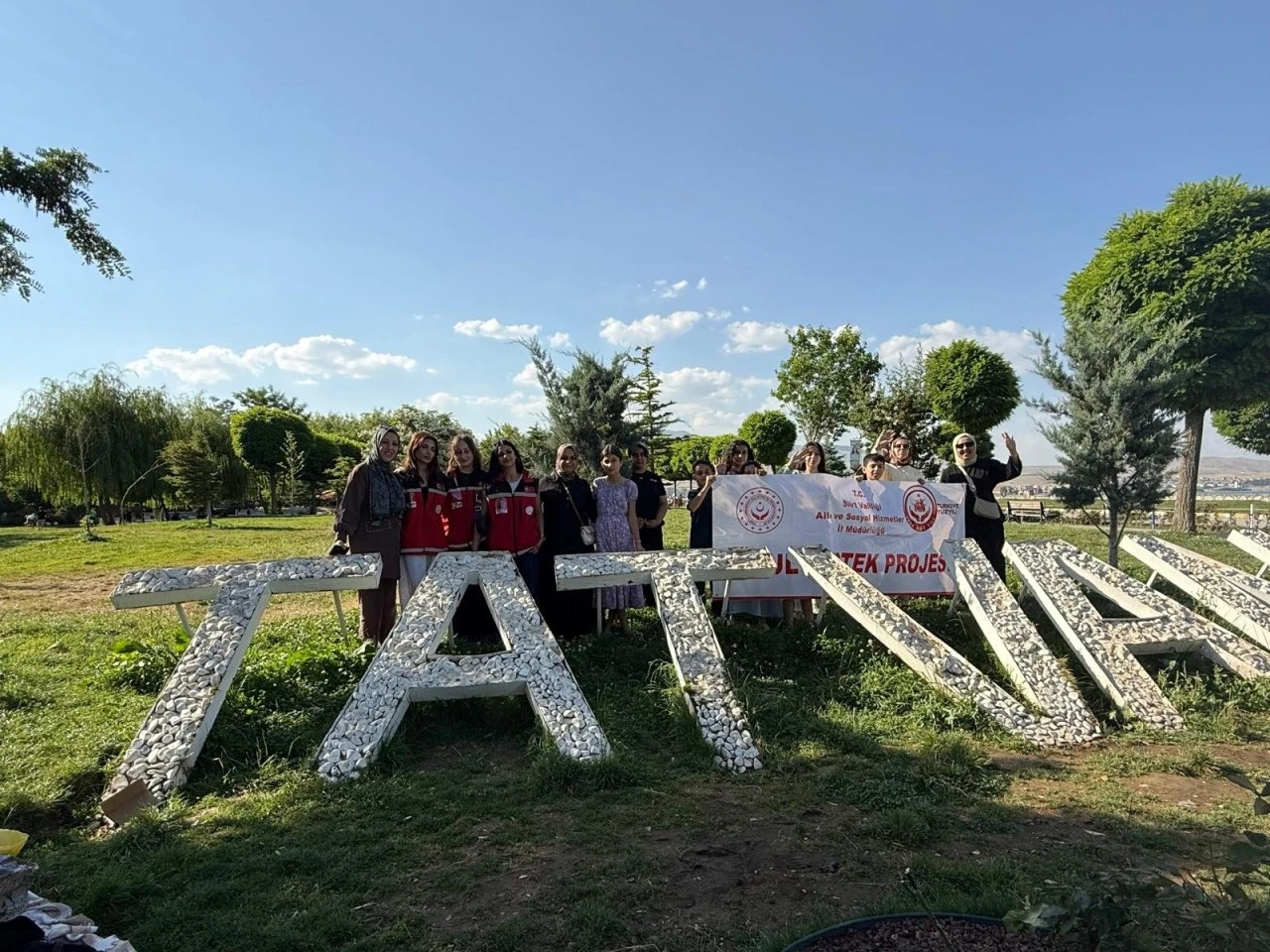 Siirtli &Ccedil;ocuklar ve Aileleri Tatvan'da Doğayla Buluştu
