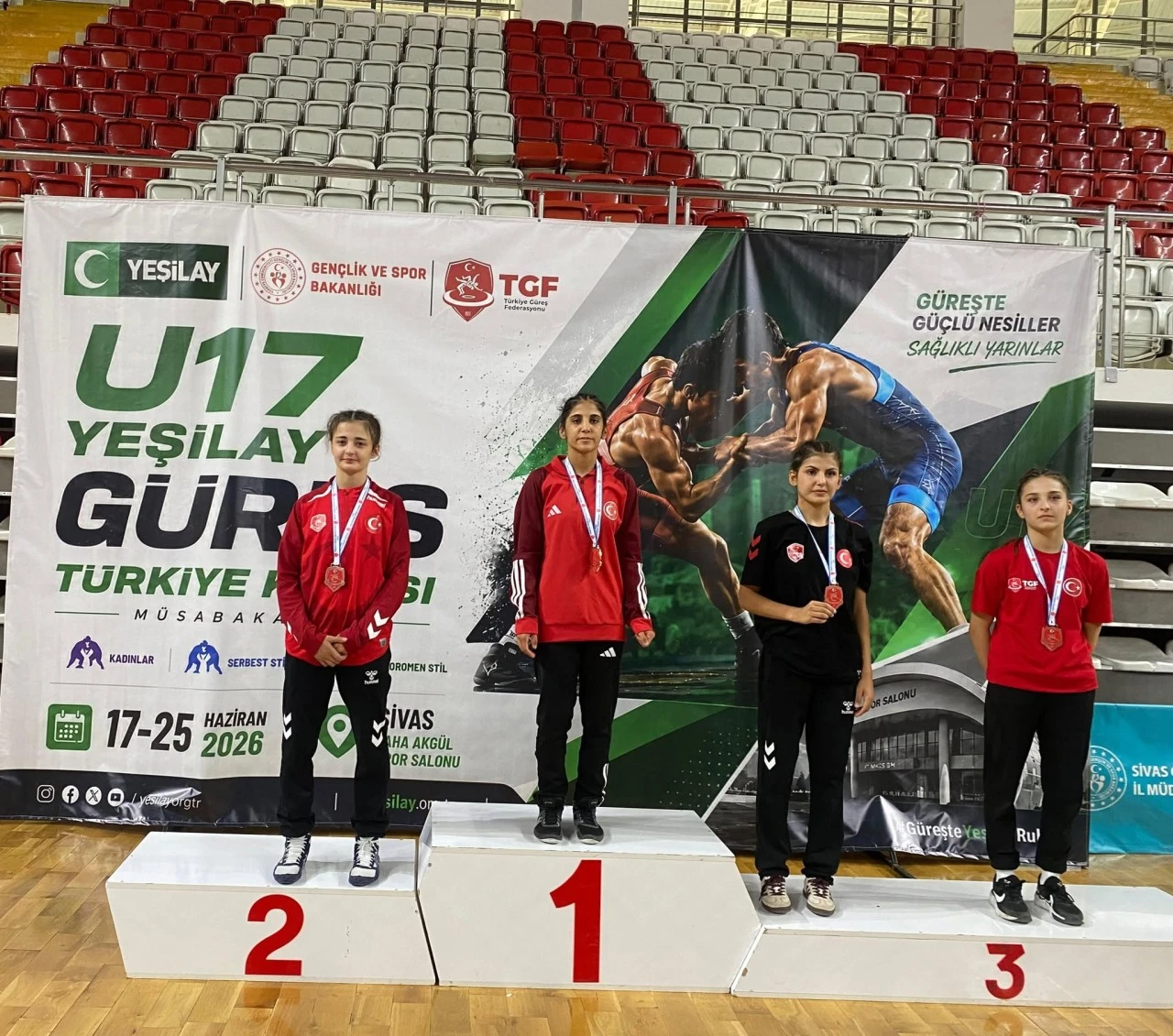 Siirtli G&uuml;reş&ccedil;i Mercan Nas T&uuml;rkiye İkincisi Oldu! U17 Kadınlar G&uuml;reş Şampiyonası'nda B&uuml;y&uuml;k Başarı