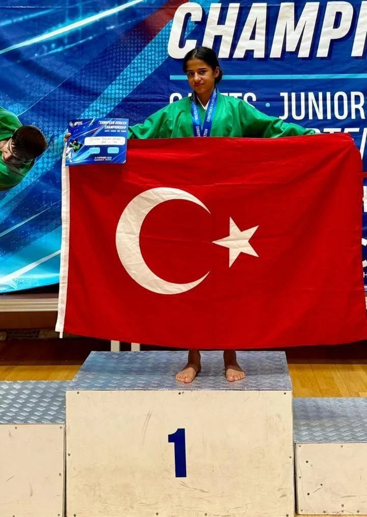 Siirtli &ouml;ğrenci Dicle Polat, Kuraş Avrupa Şampiyonası&rsquo;nda Avrupa şampiyonu oldu