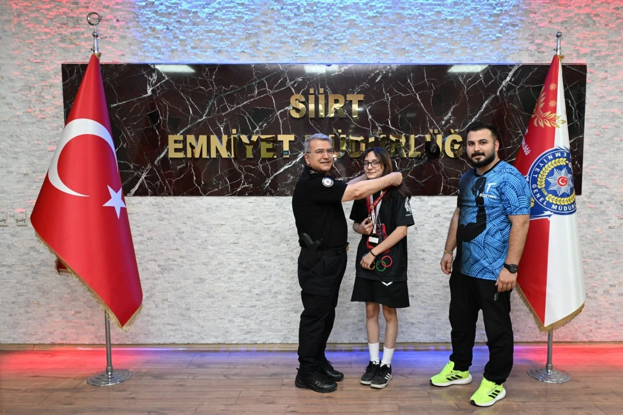 Siirtli Şampiyon Boks&ouml;rden İl Emniyet M&uuml;d&uuml;r&uuml; &Ouml;zdemir'e Ziyaret