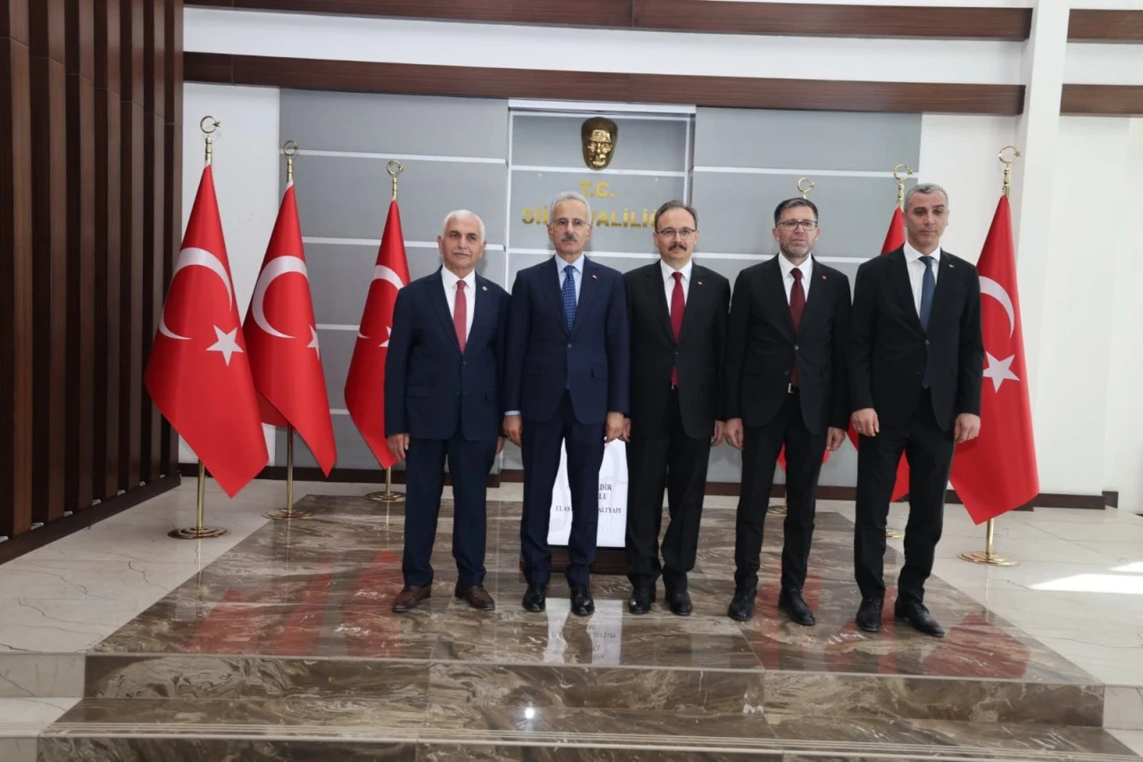 Ulaştırma ve Altyapı Bakanı Uraloğlu&rsquo;ndan Siirt Valiliğine ziyaret