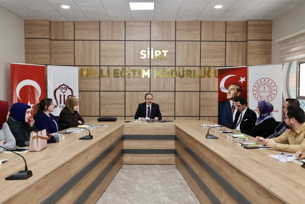 Vali Kızılkaya Siirt&rsquo;te &Ouml;ğretmen Kitap Kul&uuml;b&uuml; Buluşmasına Katıldı