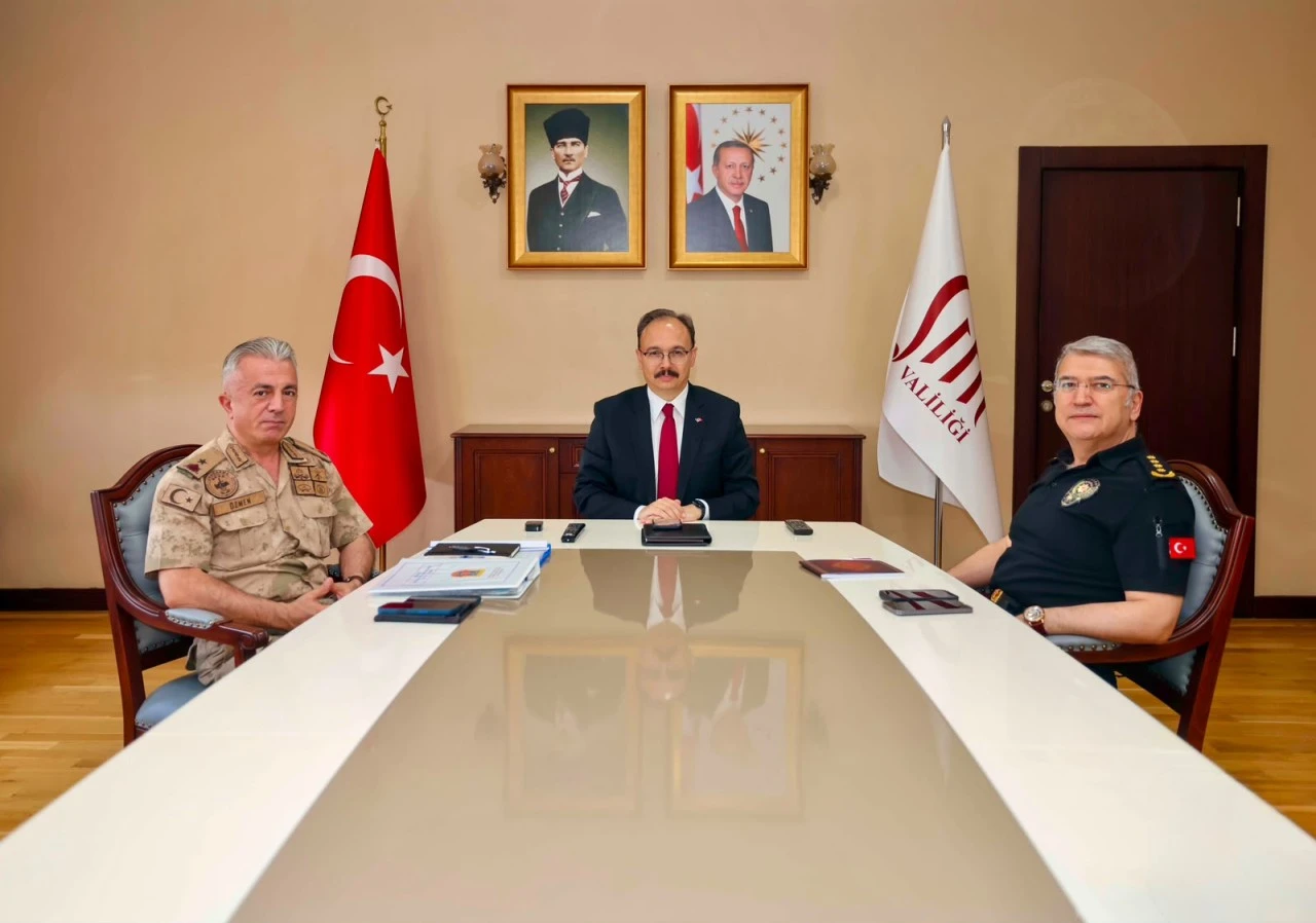 Vali Kızılkaya, &ldquo;Ter&ouml;rs&uuml;z T&uuml;rkiye&rdquo; s&uuml;recine ilişkin koordinasyon toplantısına katıldı