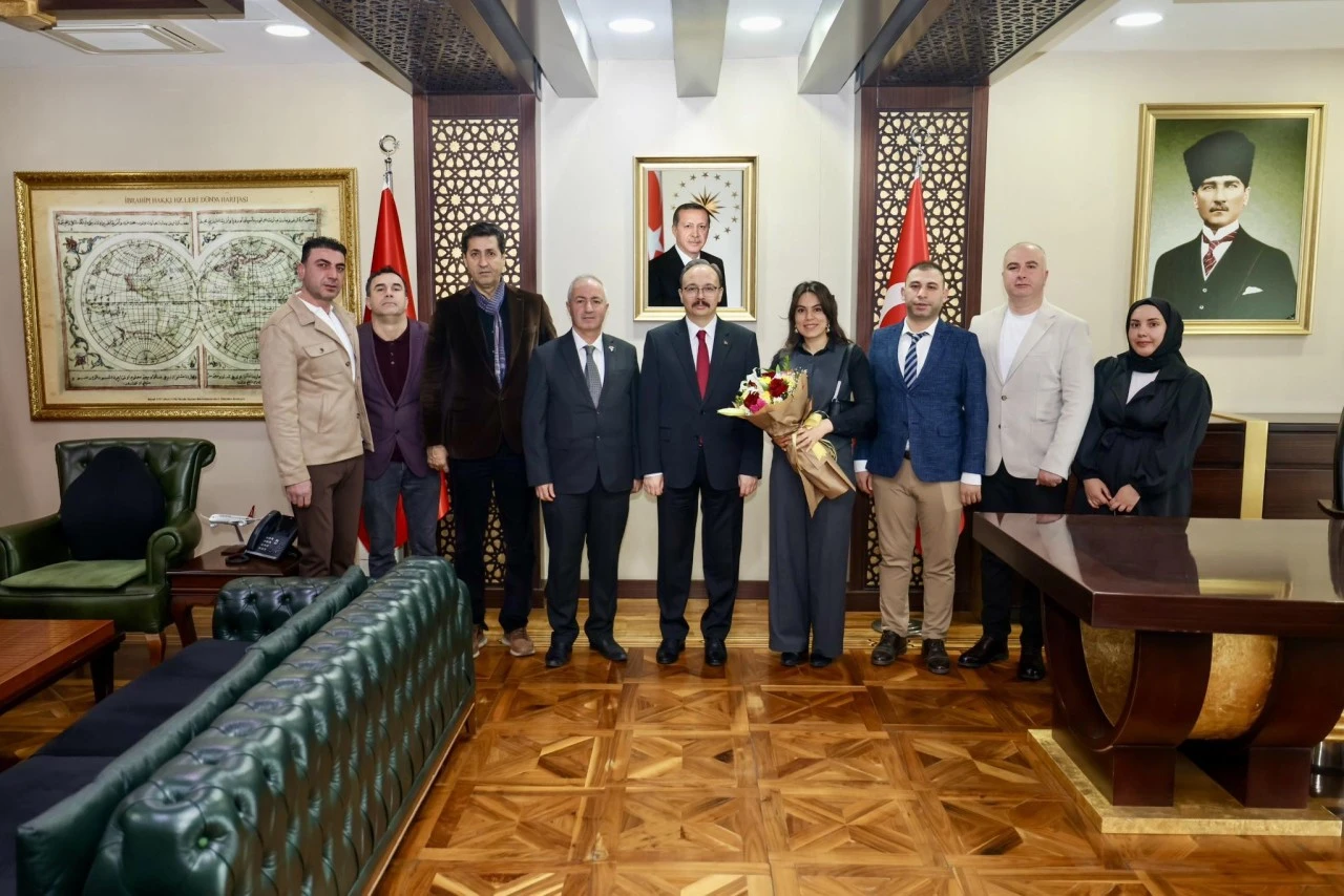 Vali Kızılkaya, Yeşilay Siirt Y&ouml;netimini Kabul Etti