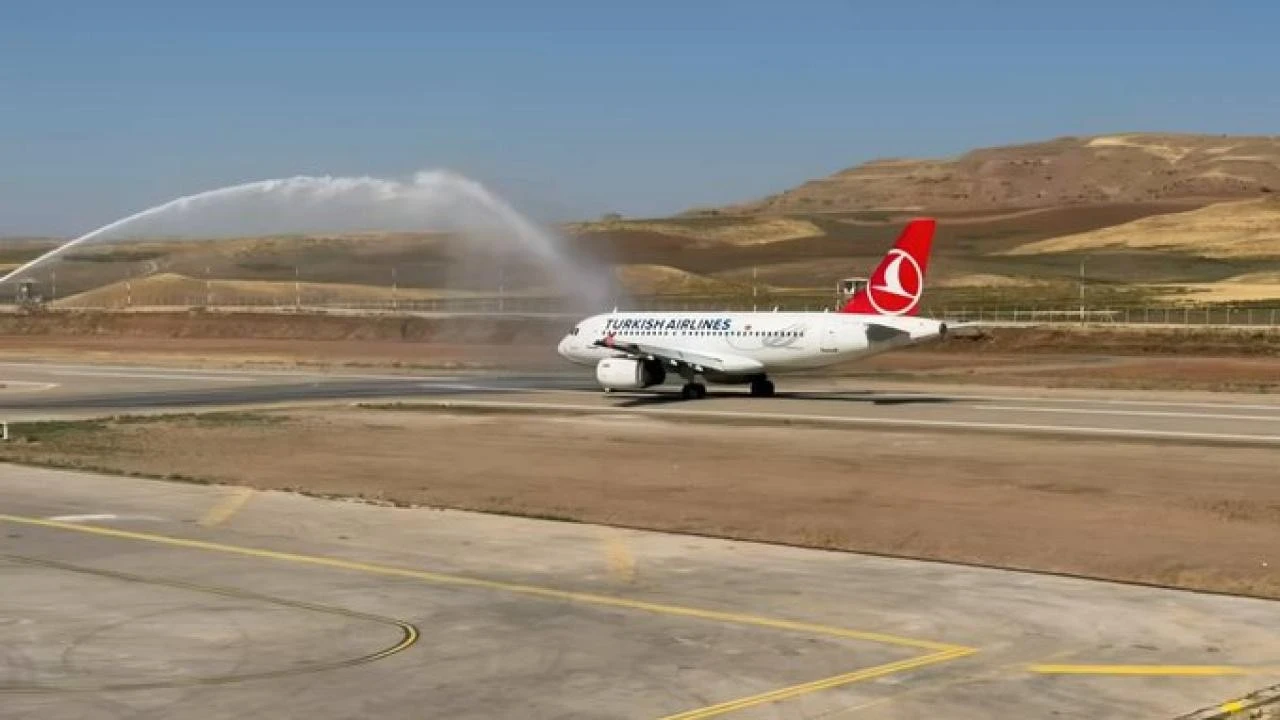 Siirt Havalimanı yeniden a&ccedil;ıldı, 6 g&uuml;n sonra u&ccedil;uş iptali geldi