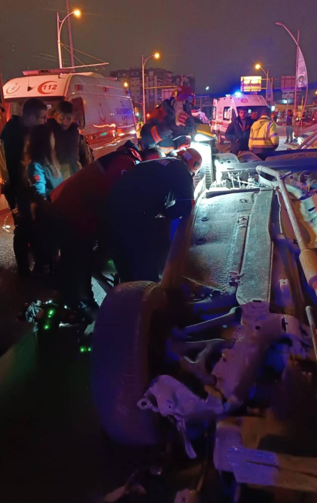 Malatya'da devrilen otomobildeki sürücü öldü, bir kişi yaralandı