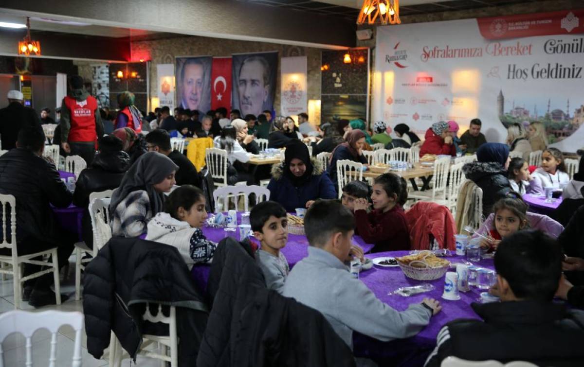 Bitlisliler Vakıflar Bölge Müdürlüğünün iftar programında buluştu