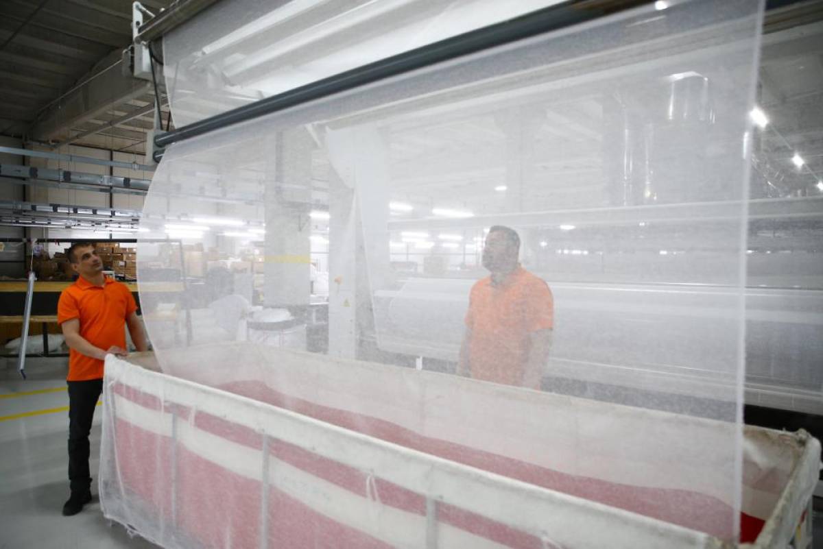 İstanbul ve Bursa'dan 55 ülkeye yaptığı perde ihracatını Bingöl'e taşıdı