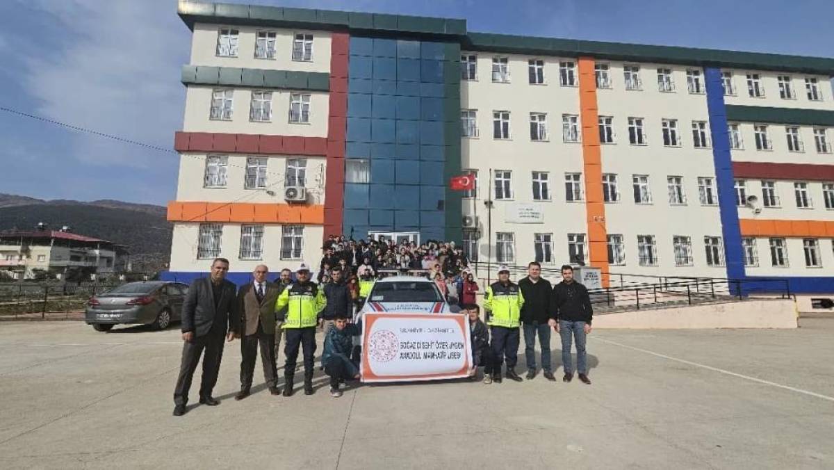 İslahiye'de jandarmadan öğrencilere "güvenli trafik" eğitimi