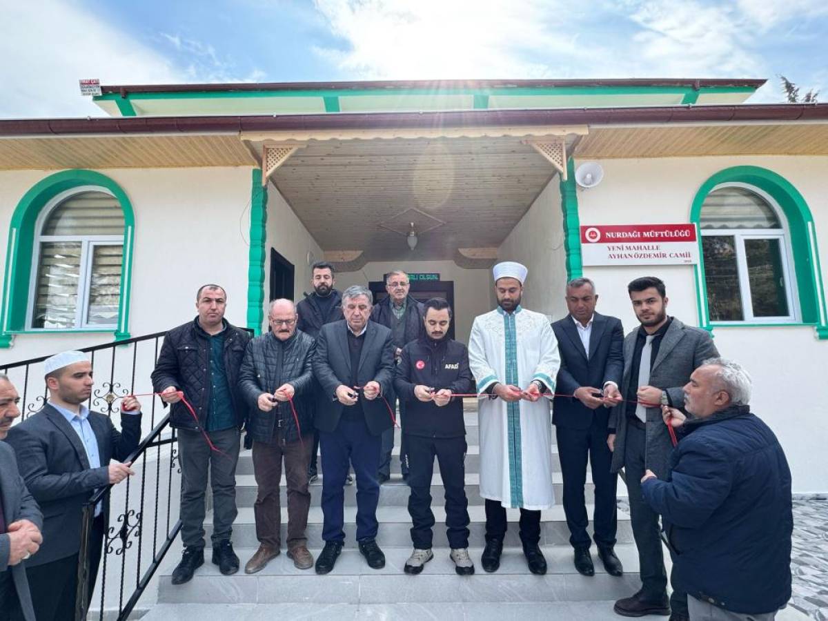 Depremde yıkılan cami yeniden yapıldı
