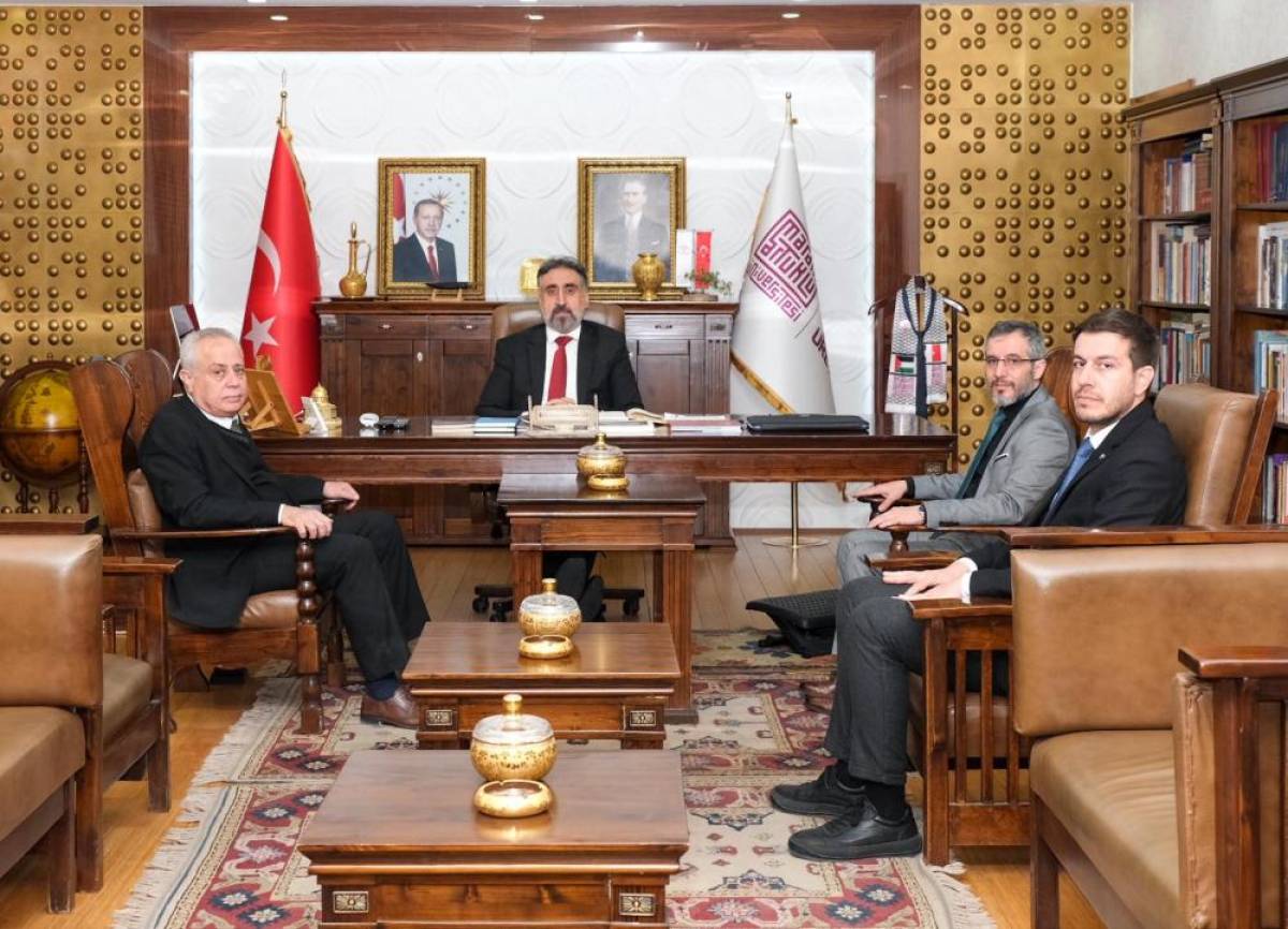 Suriye'de geçiş süreci anayasasının taslağını hazırlayacak ekipte yer alan Dr. Avak'tan Rektör Özcoşar'a ziyaret