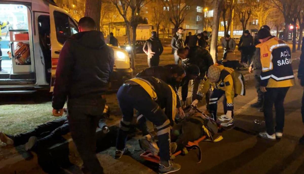 Şanlıurfa'da motosikletin yayaya çarptığı kazada 3 kişi yaralandı